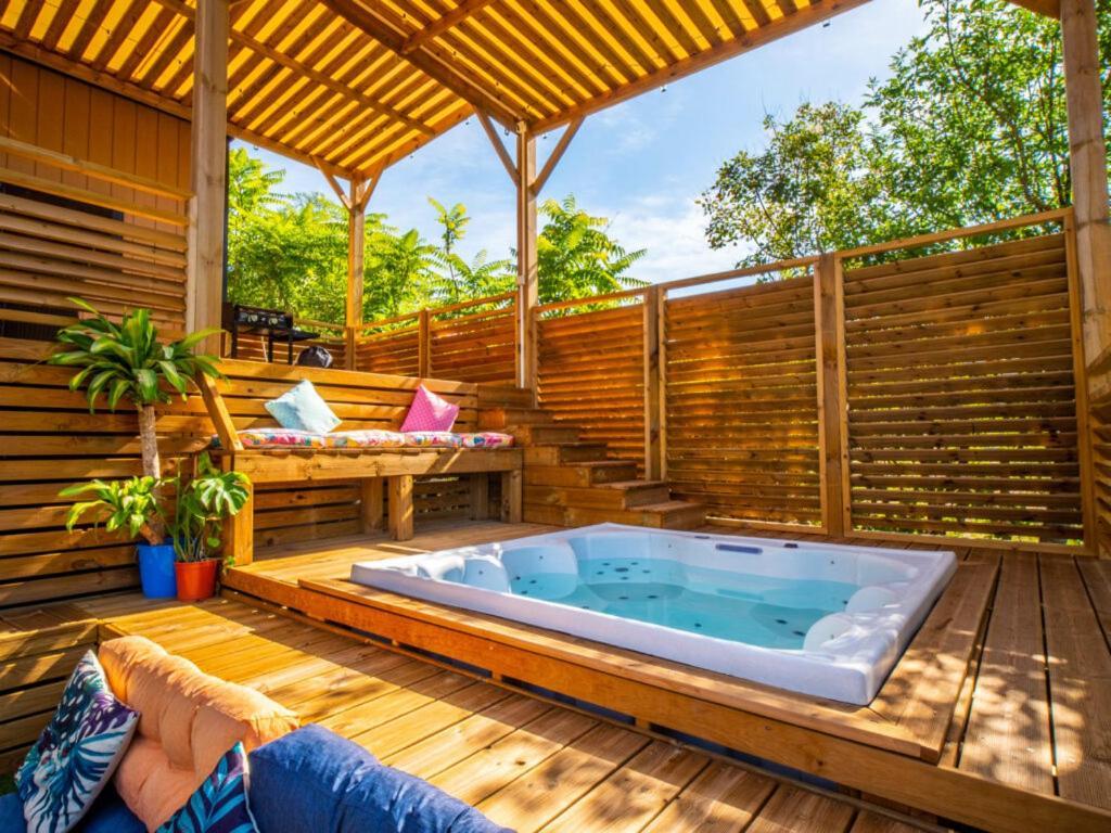 Camping Hotel Les Rives Du Loup Tourrettes-sur-Loup Kültér fotó